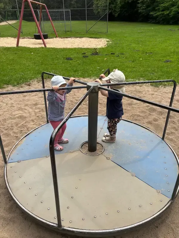 Gemeinsam auf dem Spielplatz mit der Tagesmutter Norderstedt